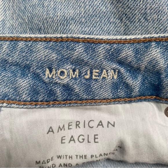 American Eagle Strigid Mom Jean Size 2 Short - Picture 7 of 9